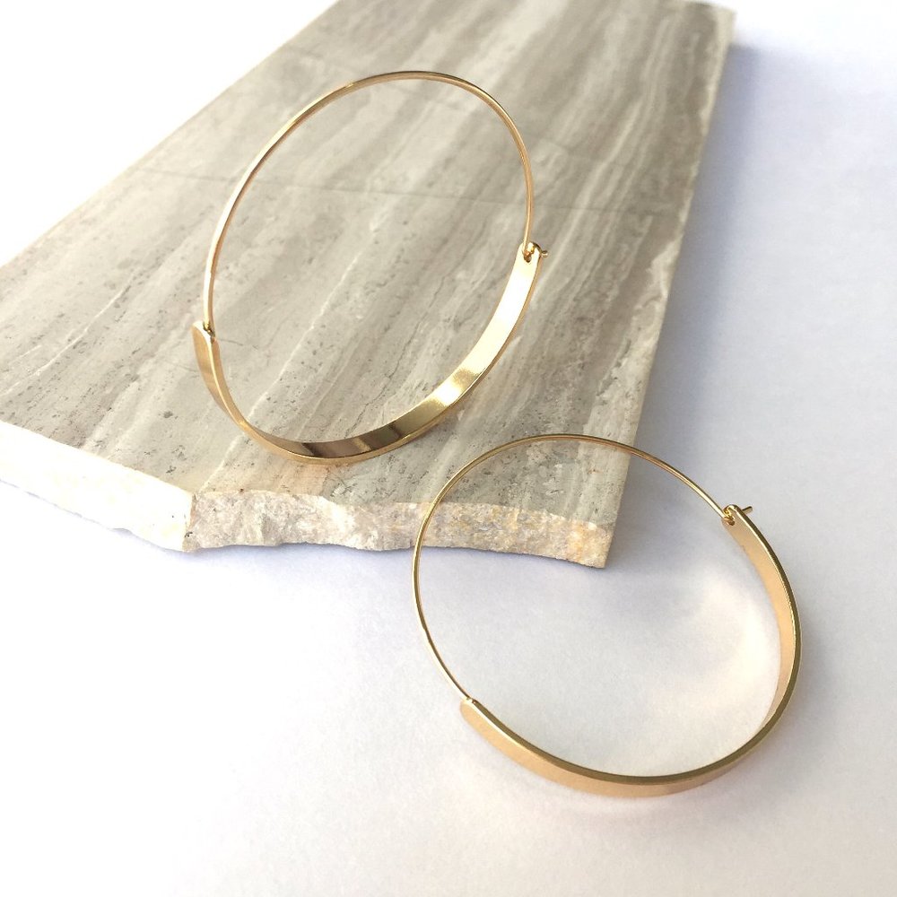 NEW~ Anthropologie Annelise Hoop Earrings / Gold